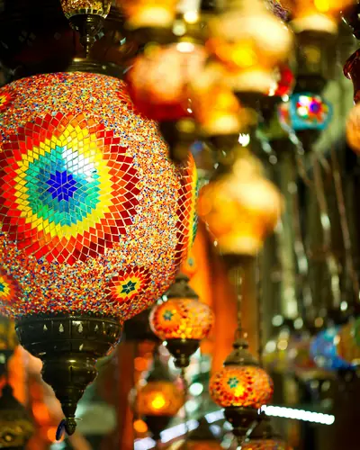 Lanternes turques en mosaïque colorée