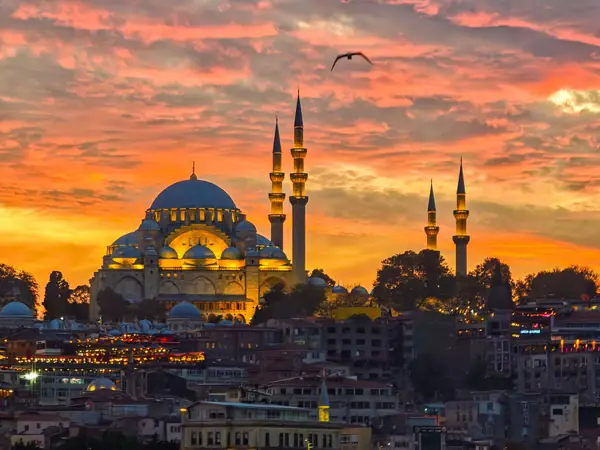 La mosquée Süleymaniye d'Istanbul au coucher du soleil